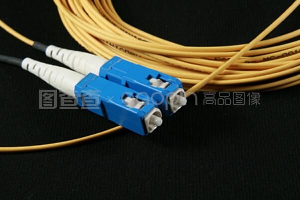 纖維連接器 現代通信的精密橋梁